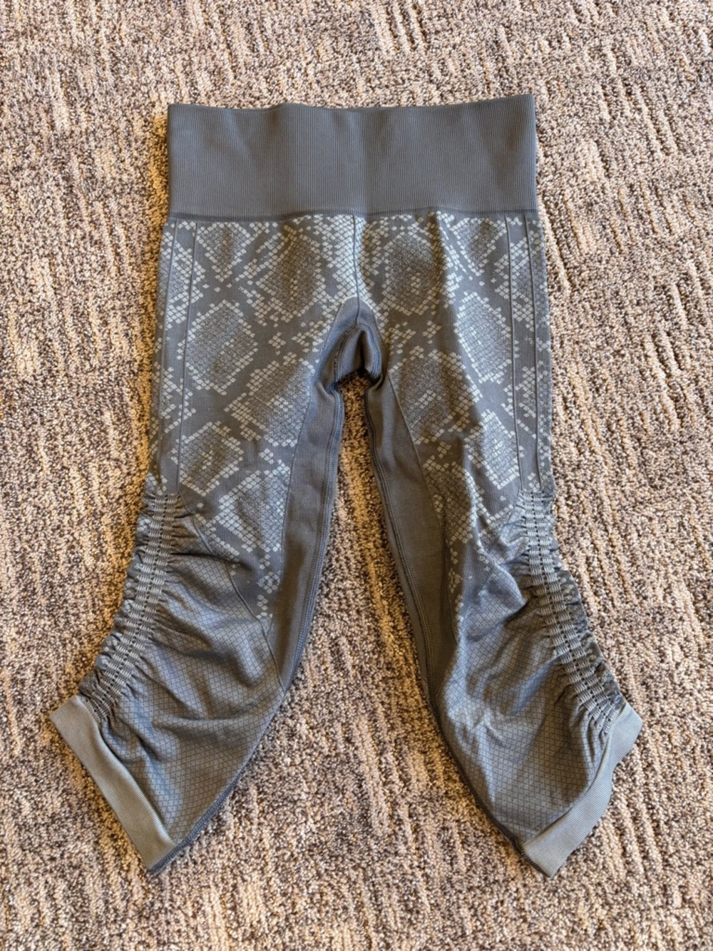Lululemon Gray Seamless Capri Leggings